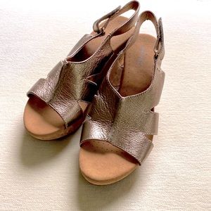 Clarks gold wedge sandal